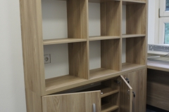 Moderno pisarniško pohištvo za dokumente