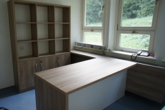 Končni izgled pisalne mize in omare za dokumente