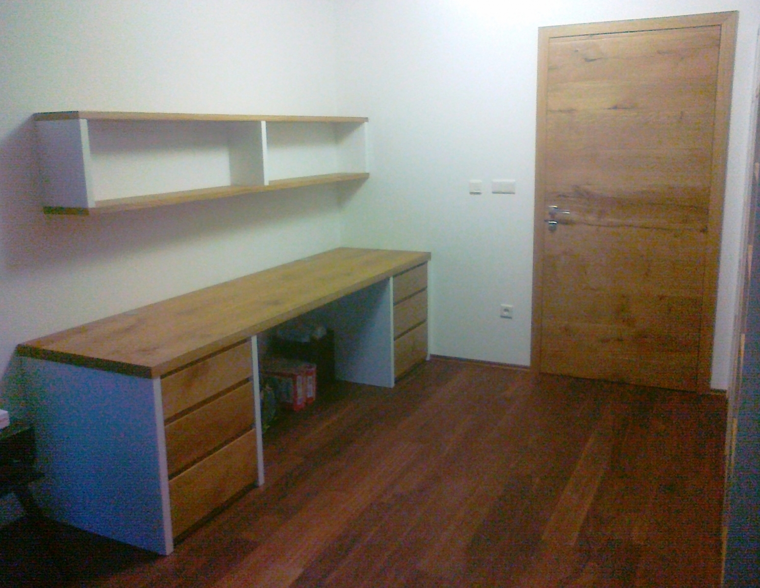 Masivno pisarniško pohištvo