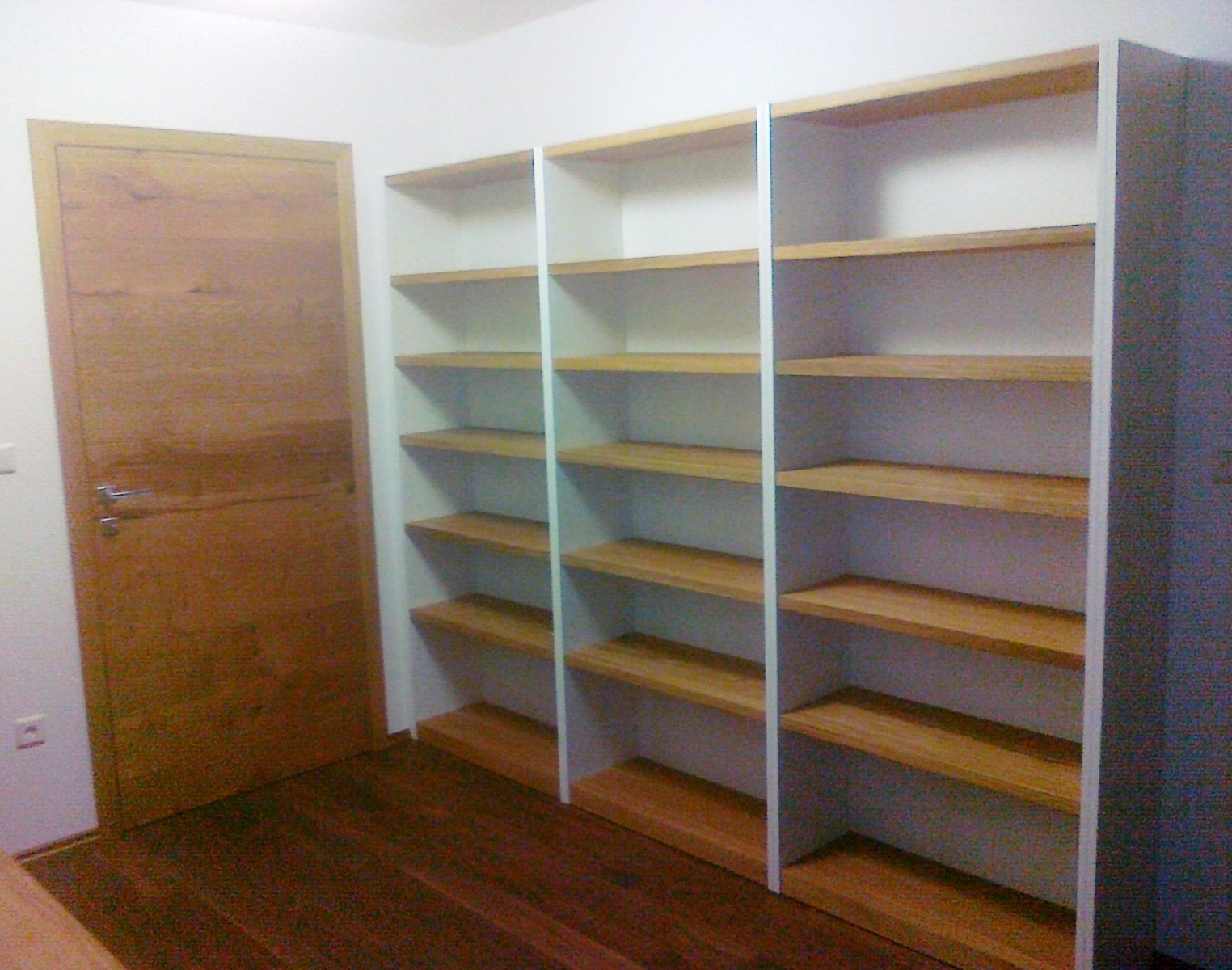 Pisarniško pohištvo za arhiv