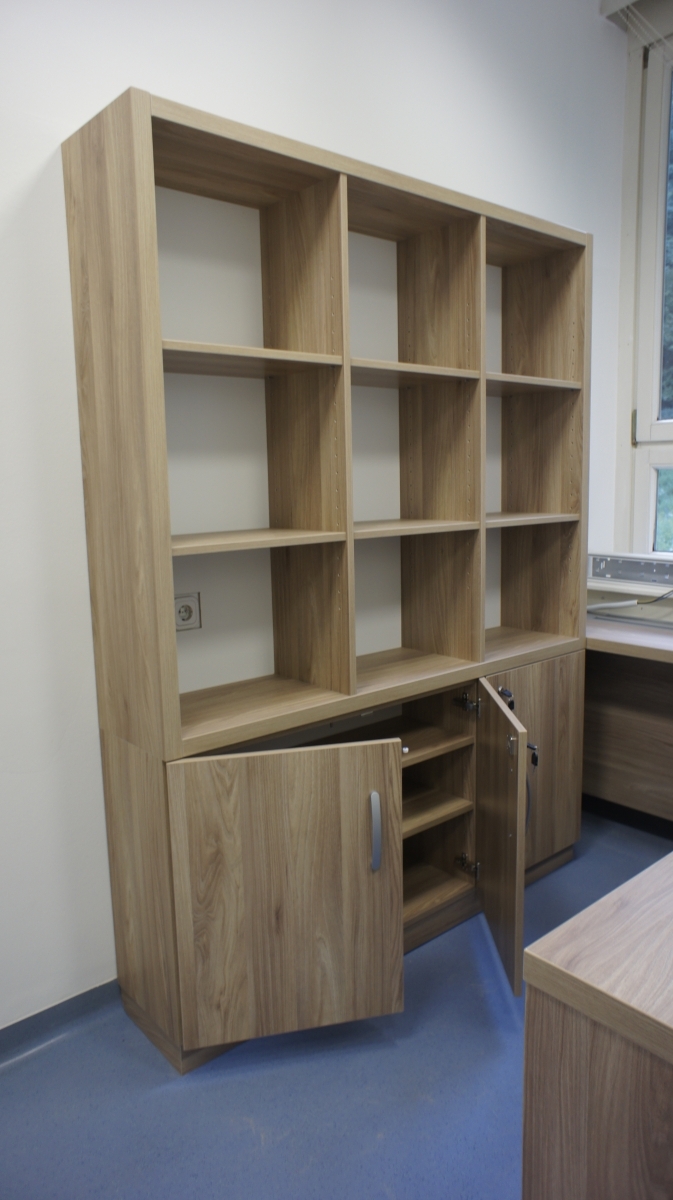 Moderno pisarniško pohištvo za dokumente