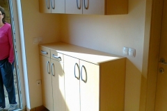 Vhodna omara za čevlje + viseča omara v predsobi