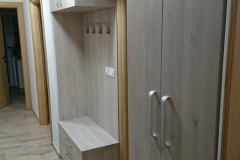 Vgrajena predsoba po meri.